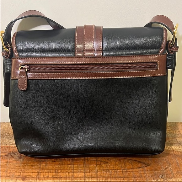 Elegant Black and Brown Crossbody Bag with Adjustable Strap - Picture 2 of 11